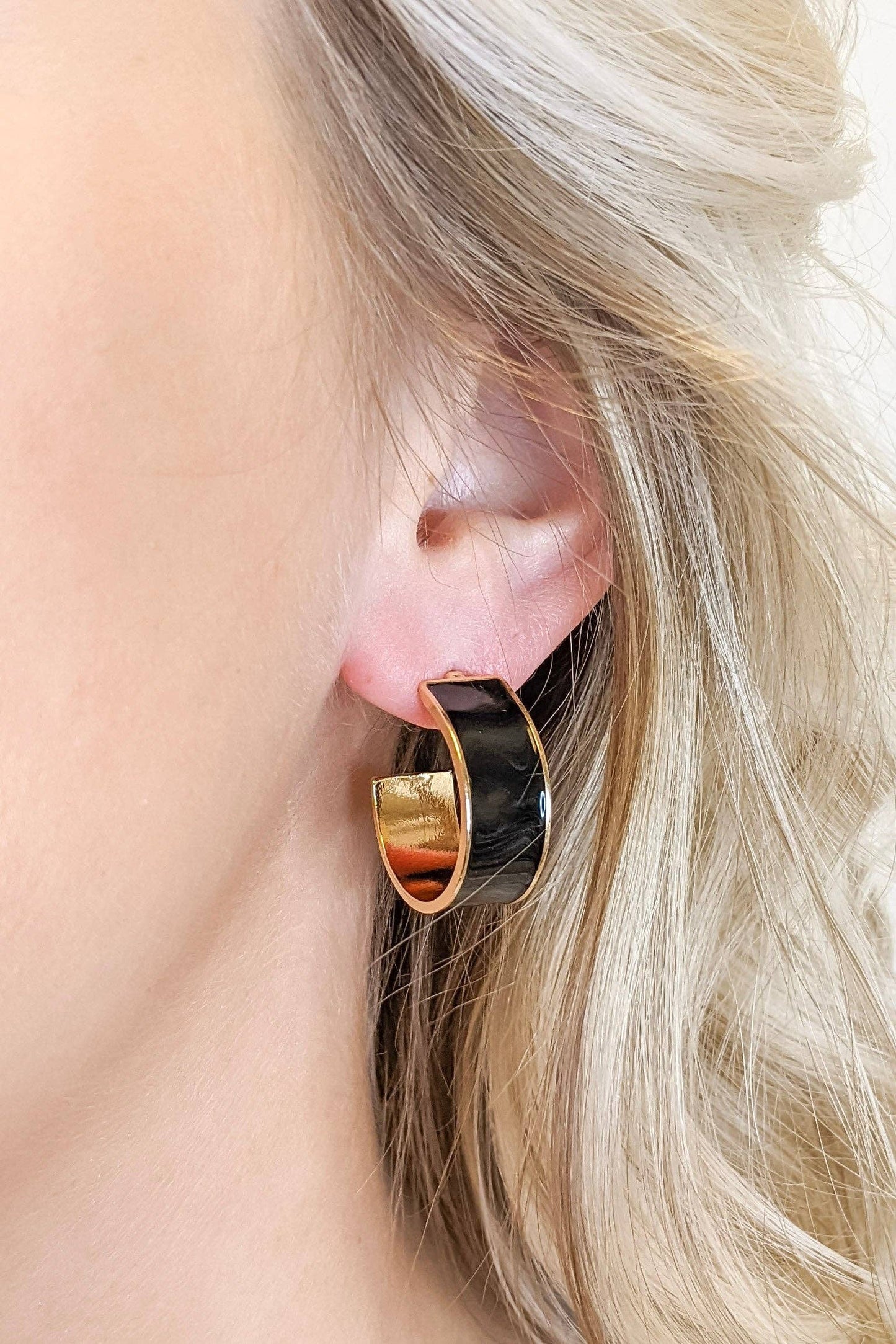 Madelynn Earrings: WHITE