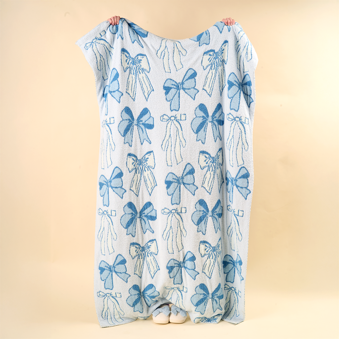 Cozy Dreams Luxe Blanket-Blushing Bows Blue
