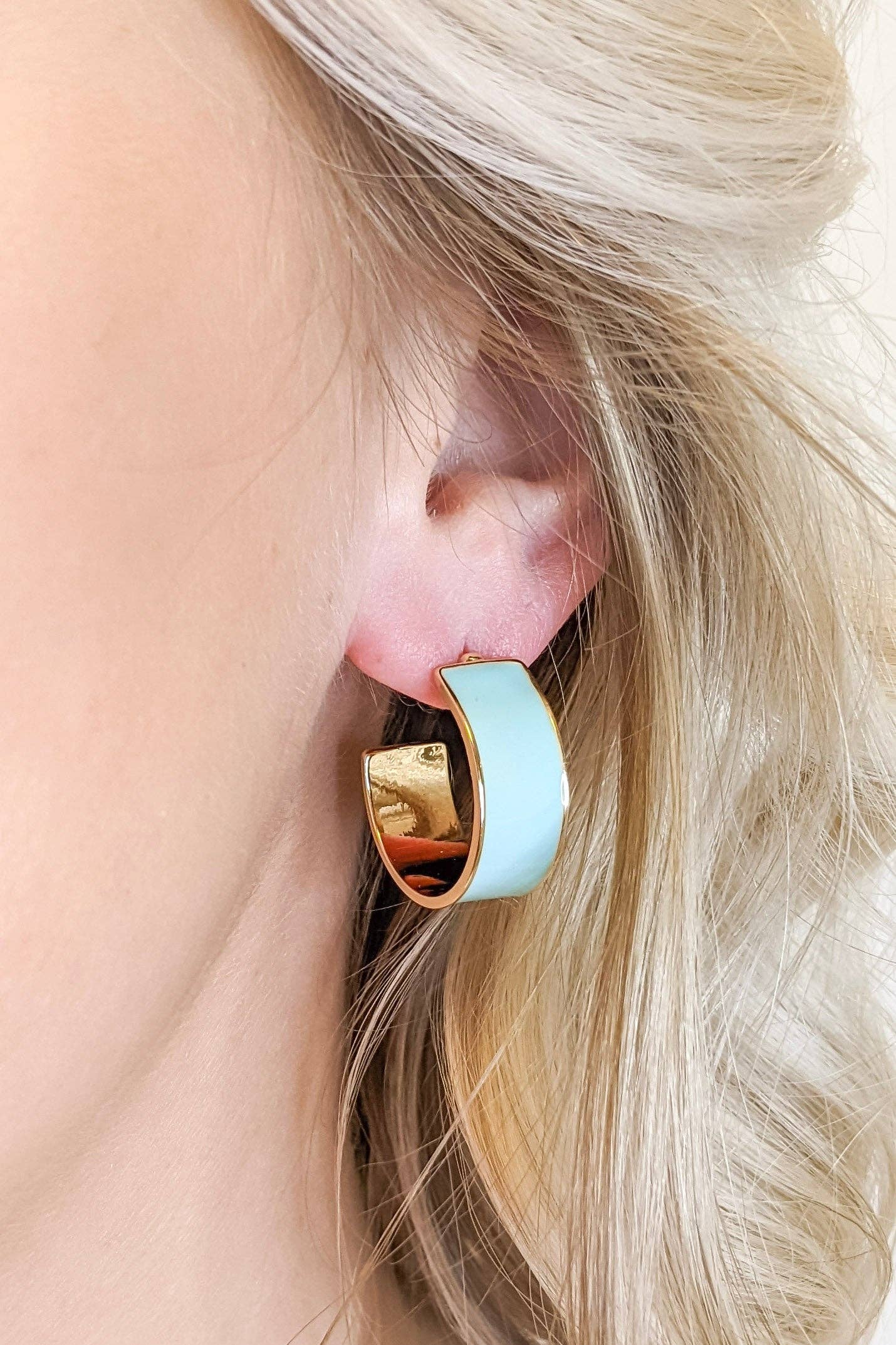 Madelynn Earrings: WHITE