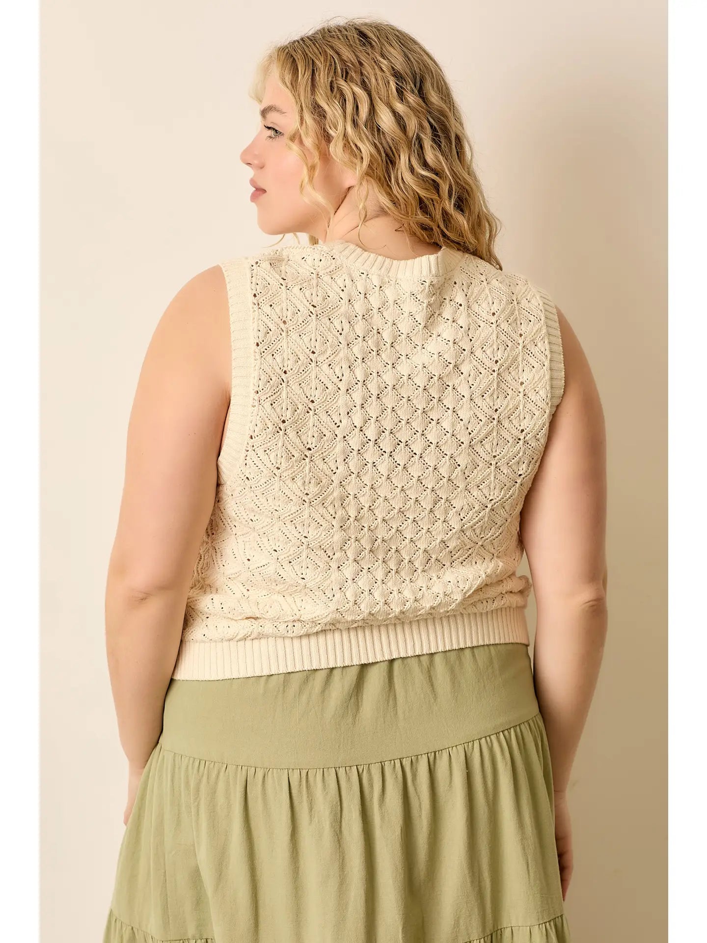 Curvy Eyelet Lace Vest
