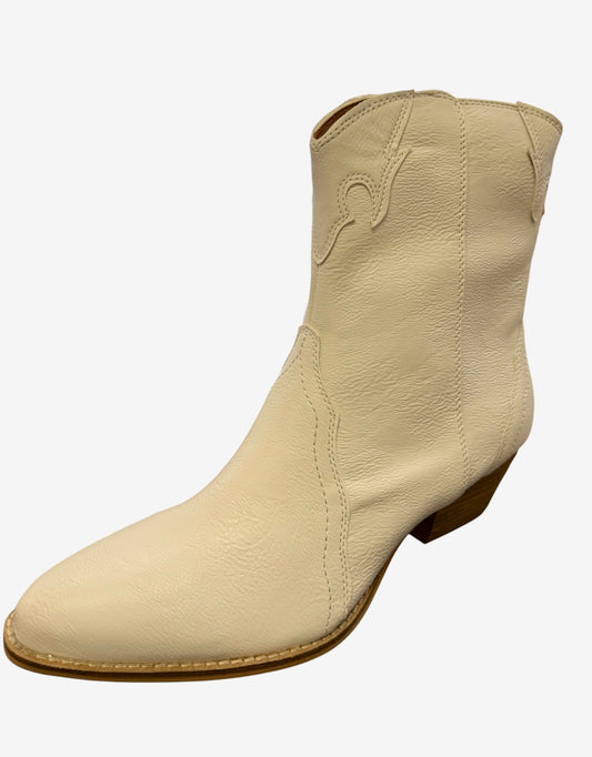 Caroline Boot