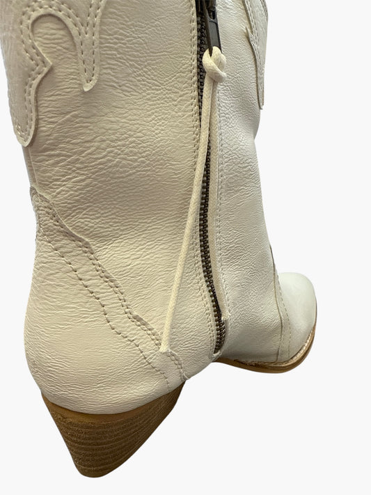Caroline Boot