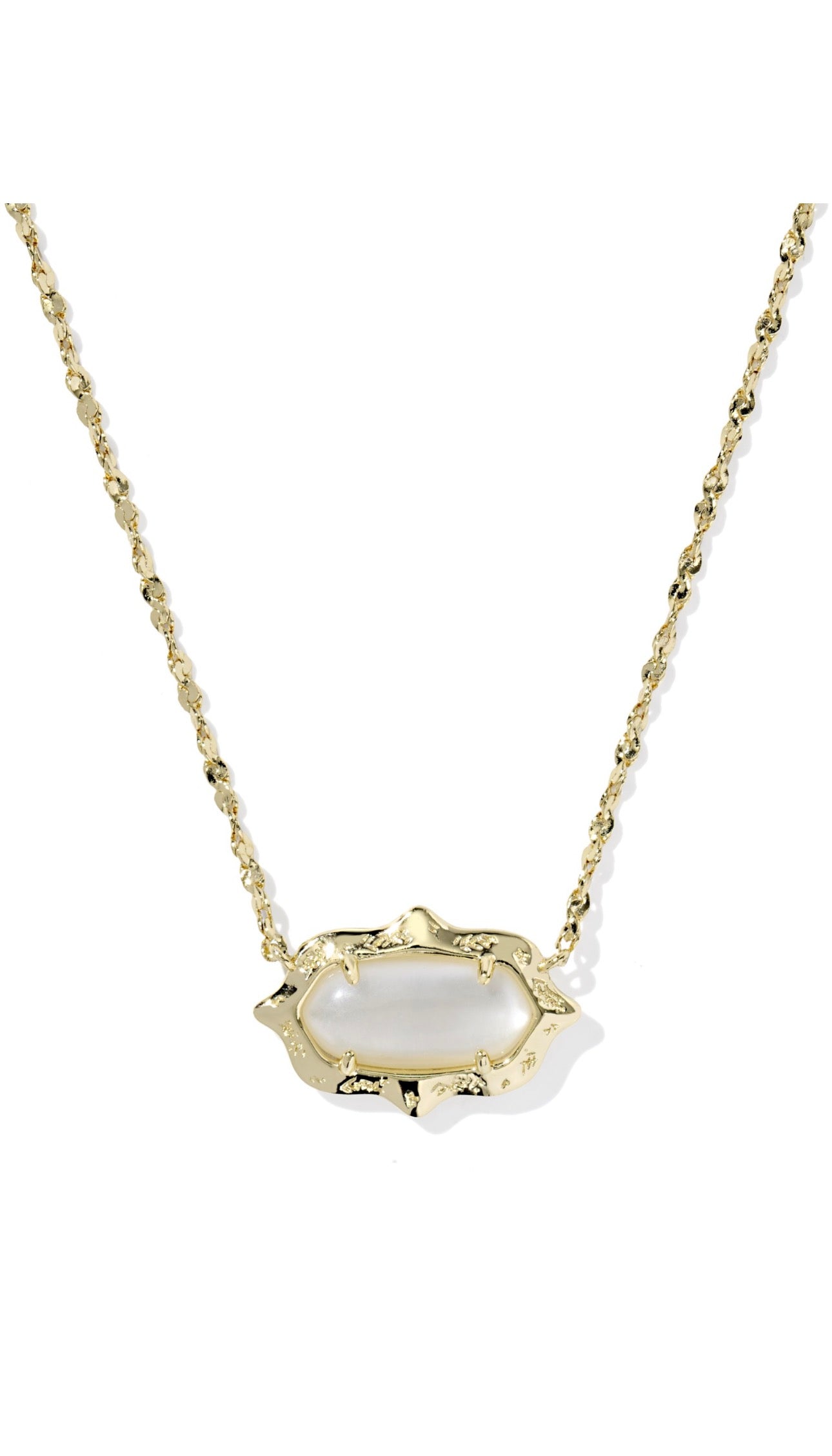 Elisa Scallop Frame Short Pendant Necklace Mother of Pearl