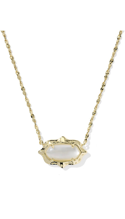 Elisa Scallop Frame Short Pendant Necklace Mother of Pearl