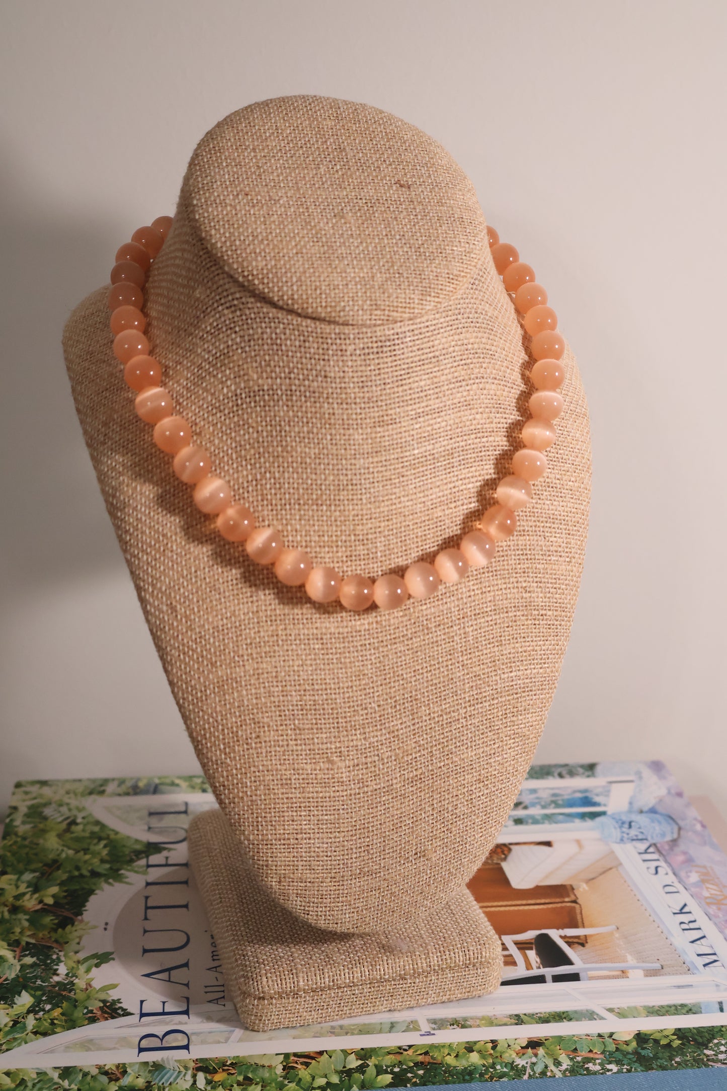 Cat Eye Necklace: Neutral