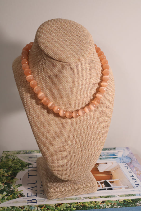Cat Eye Necklace: Neutral