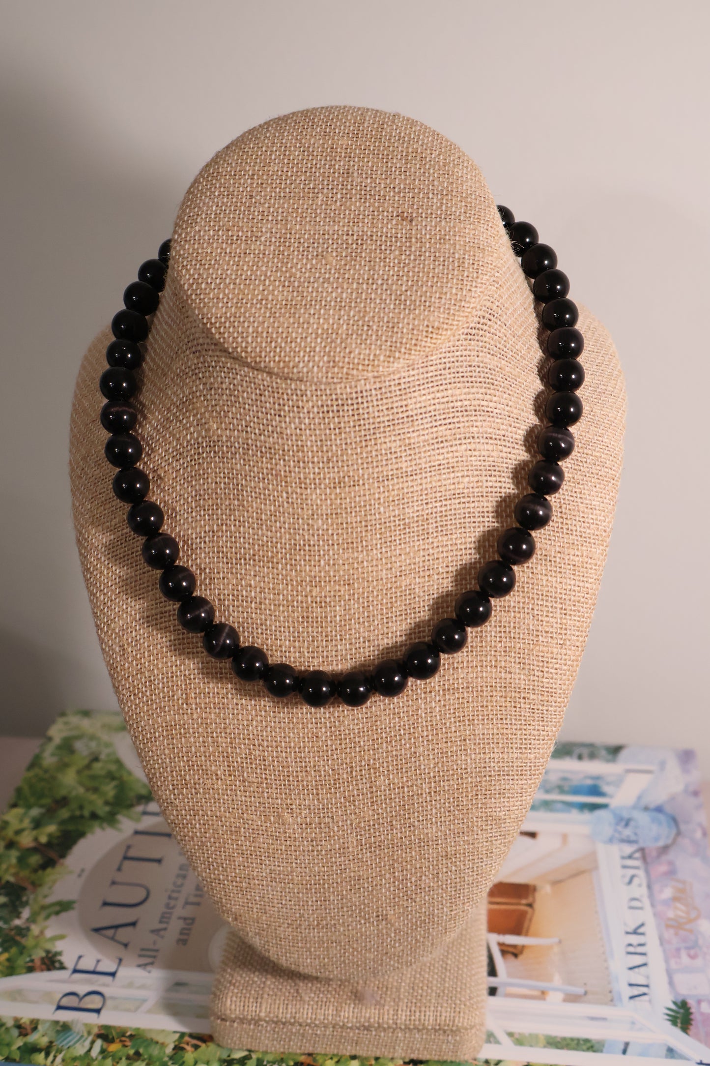 Cat Eye Necklace: Midnight