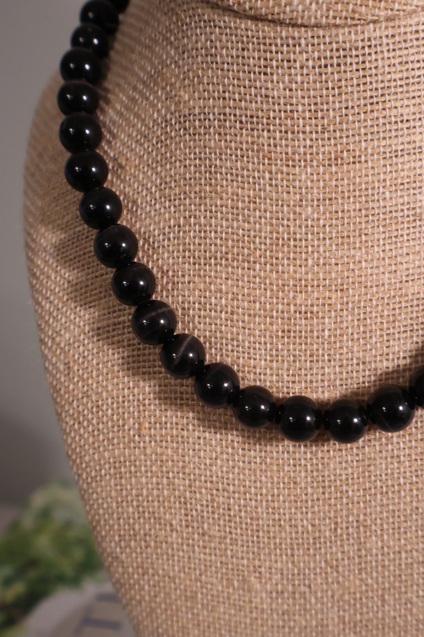 Cat Eye Necklace: Midnight